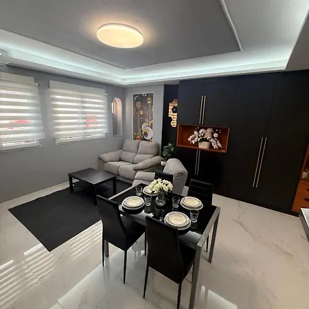Carihuela Sanmartin House Апартаменти *